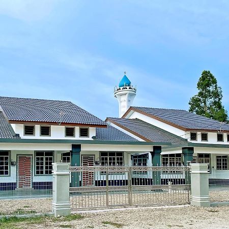 Nazza Homestay Besut With Swimming Pool Kampung Raja Extérieur photo