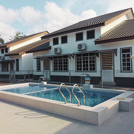 Nazza Homestay Besut With Swimming Pool Kampung Raja Extérieur photo