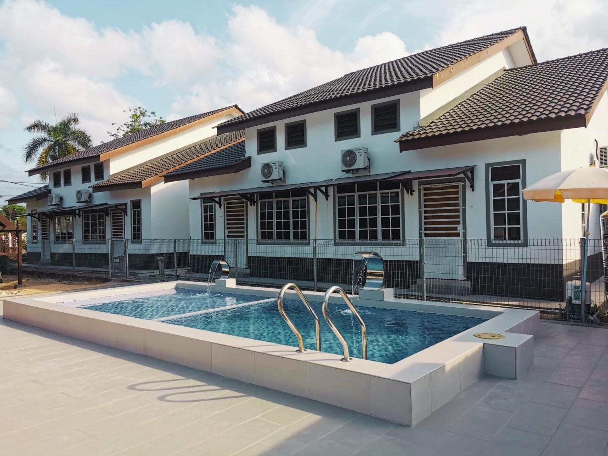 Nazza Homestay Besut With Swimming Pool Kampung Raja Extérieur photo